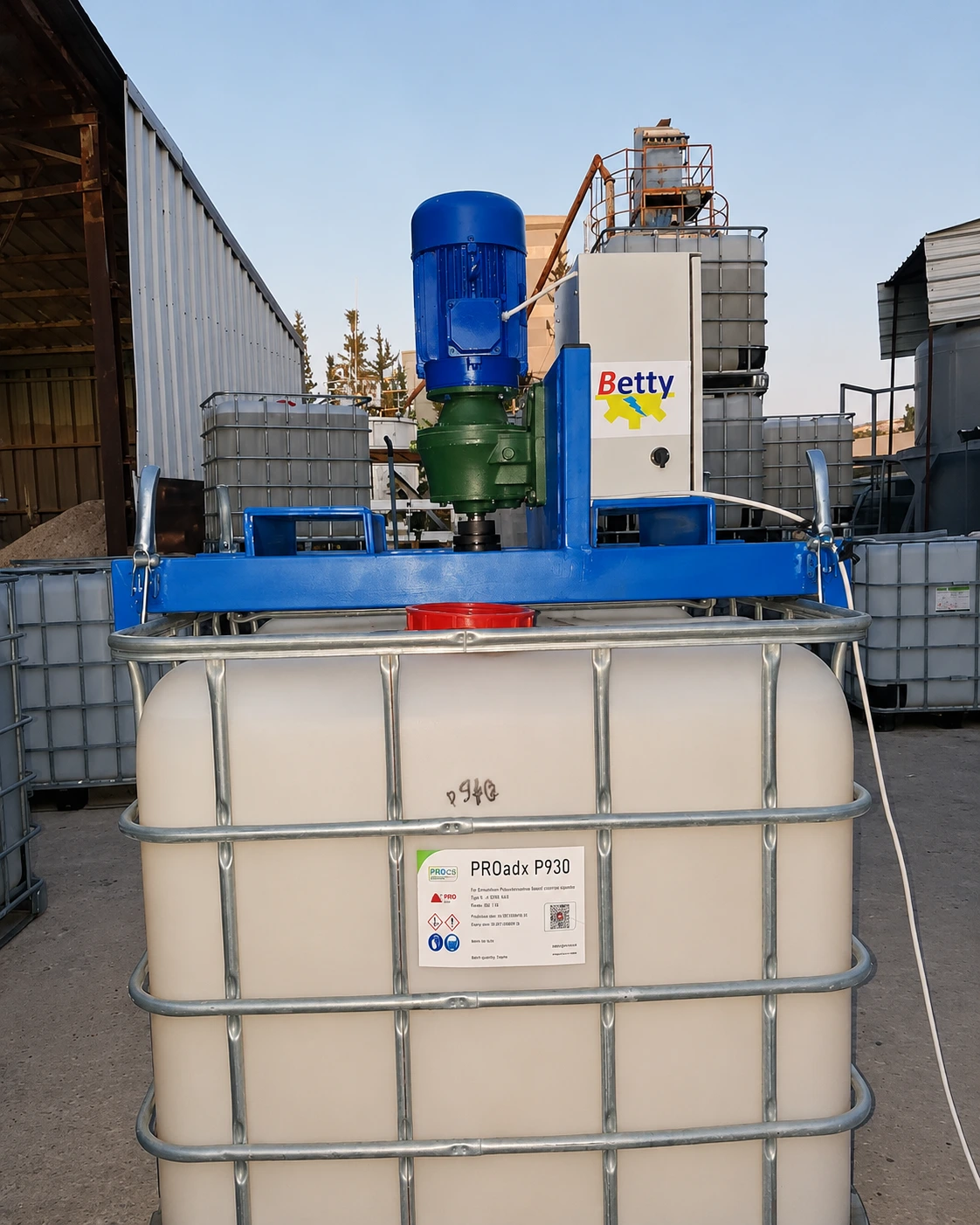 Betty IBC mixer mounted on an industrial tank